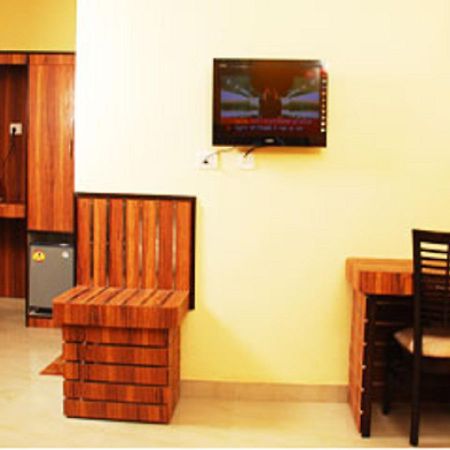 Didi Hotel Lucknow Exteriör bild