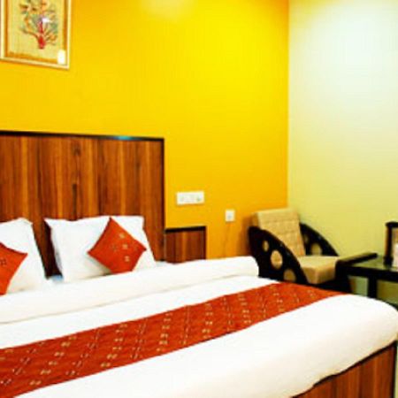 Didi Hotel Lucknow Exteriör bild