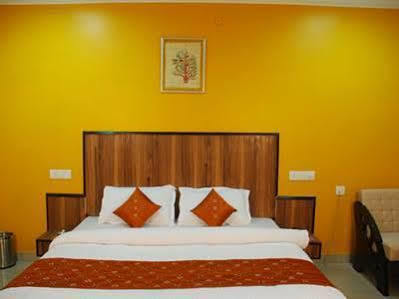 Didi Hotel Lucknow Exteriör bild